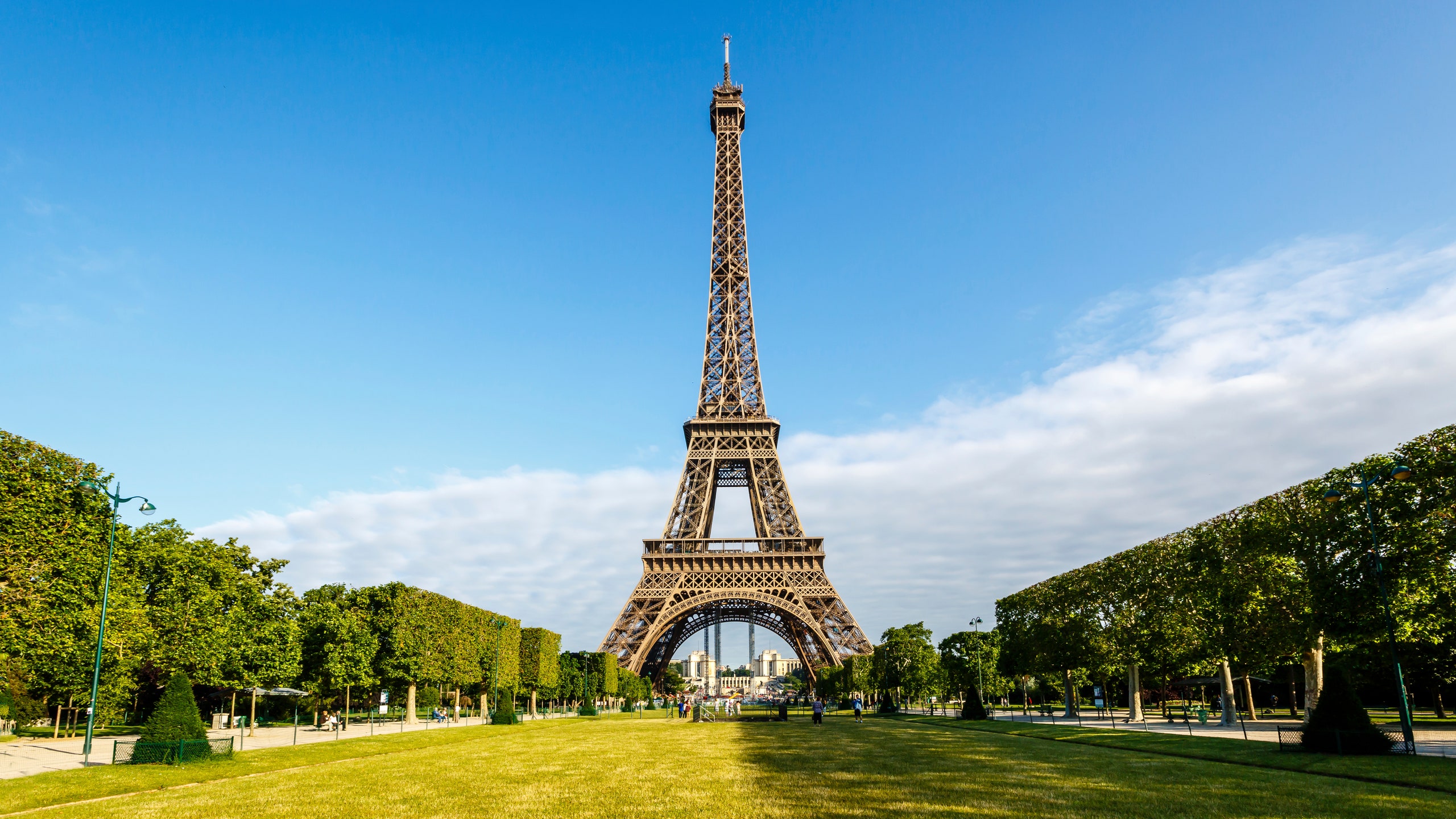Scenic-view-of-the-Eiffel-tower