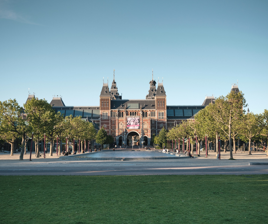 Front-view-of-the-Museumplein-building