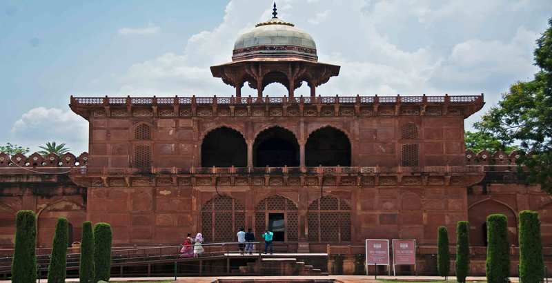 taj mahal-museum places to visit in Agra