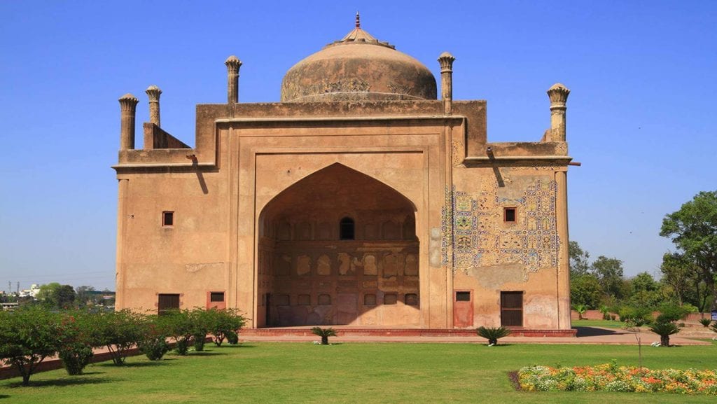 chini-ka-rauza-mausoleum-places to visit in Agra