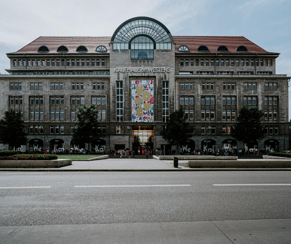 front-view-of-the-kaufhaus-des-westens