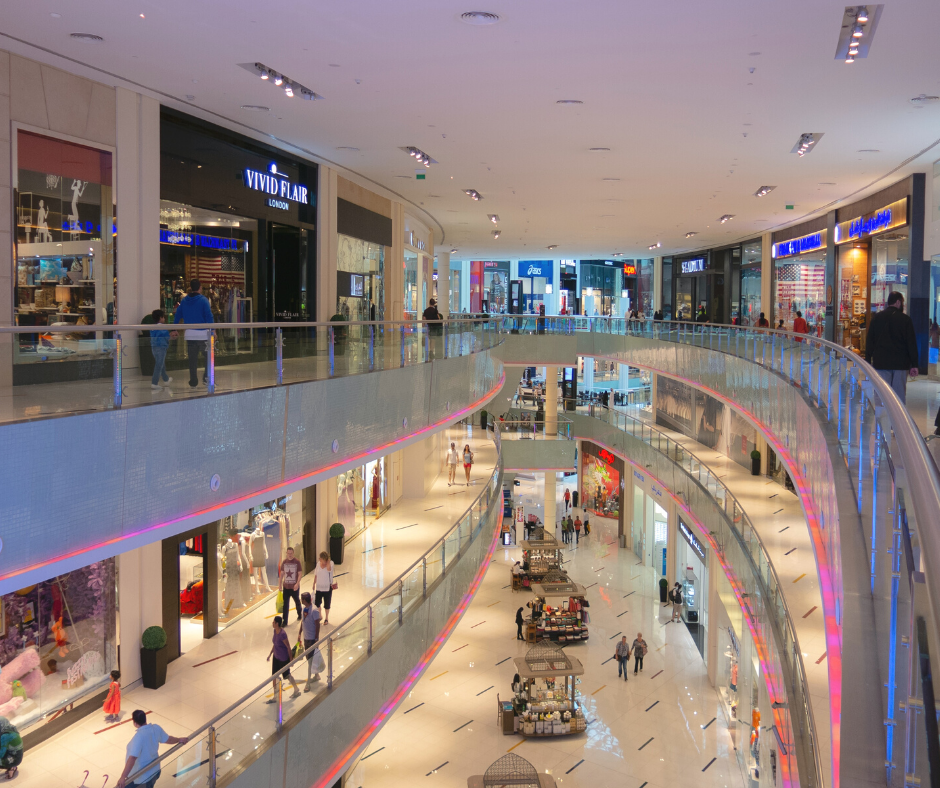 busy-week-day-in-the-dubai-mall