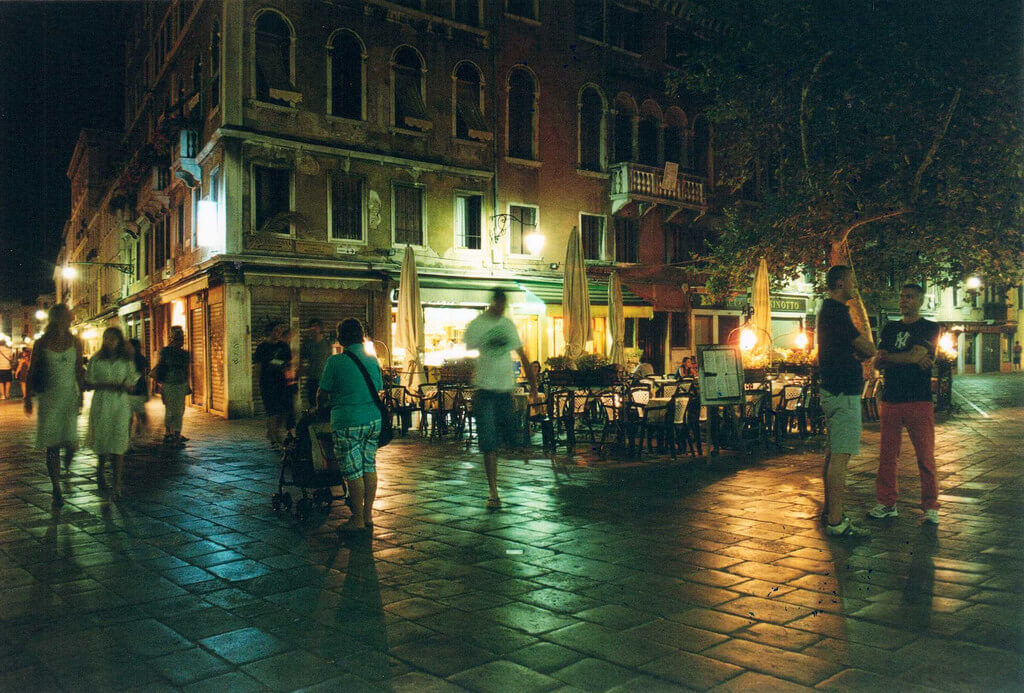 romantic walk around the Venice city